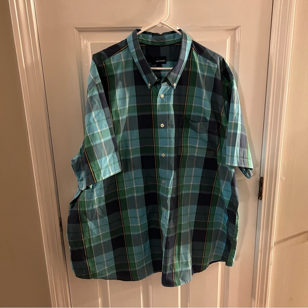 Men’s Basic Editions button up short sleeve shirt